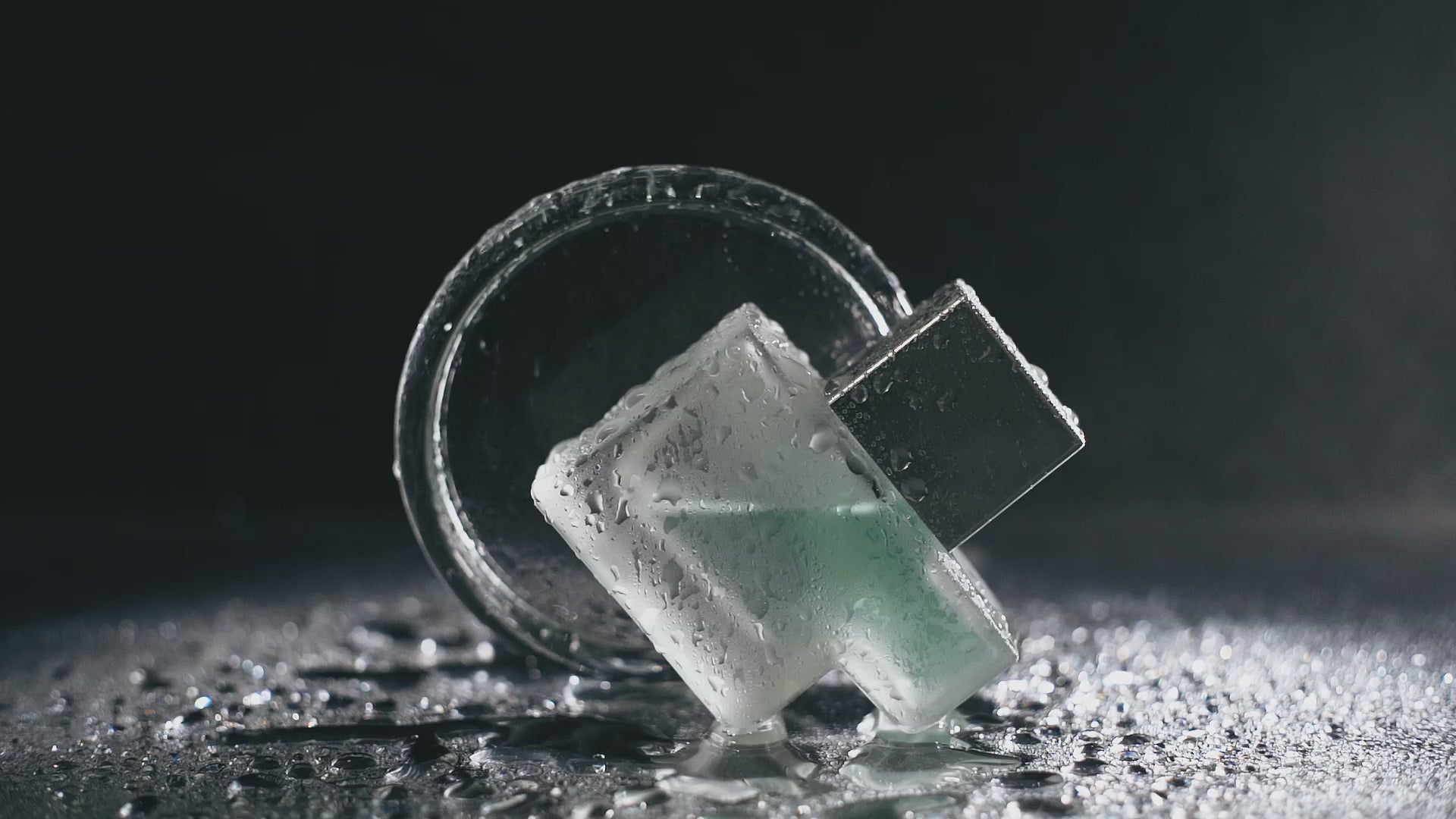 Carica video: 